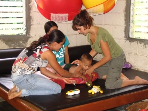 Virginia Carbonell teaching respiratory physiotherapy to local health promotors