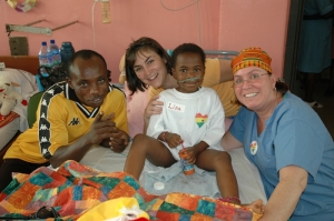 Karen Hinsley (center) and Mary Eisenhaur, both nurses who worked in the ICU, pose with Lisa and her father